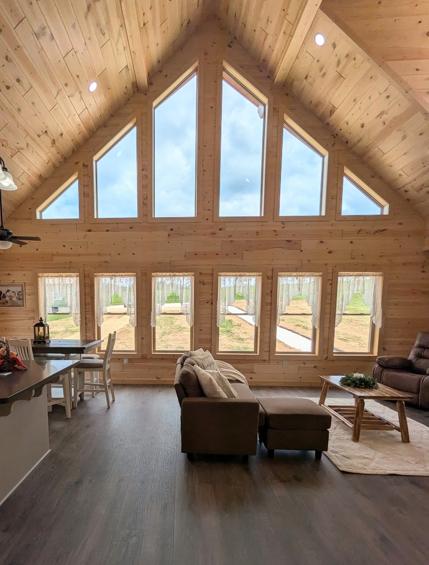 The Gatlinburg Lodge Cabin - ( WASHINGTON PRICING )