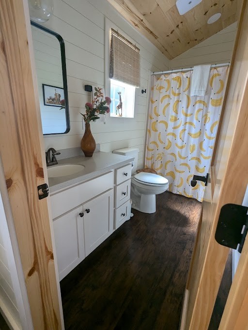 The Summer Retreat (2 bed 2 bath turnkey cabin!)