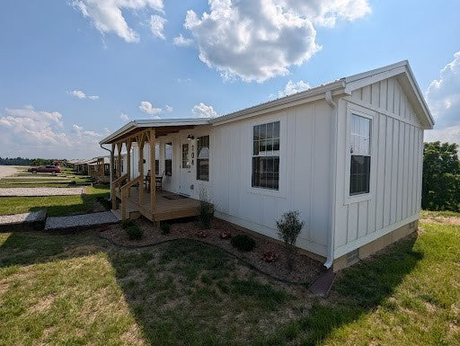 The Summer Retreat (2 bed 2 bath turnkey cabin!)