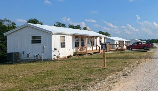 The Summer Retreat (2 bed 2 bath turnkey cabin!)
