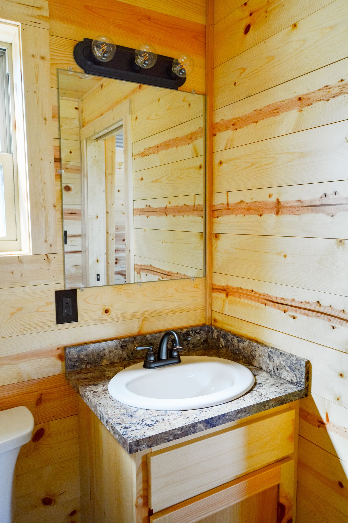 The Willow Brook Cabin ( ALABAMA PRICING )