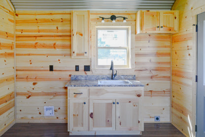 The Willow Brook Cabin ( IOWA PRICING )