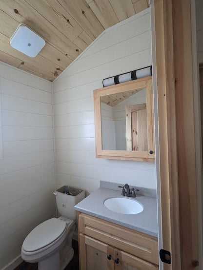 The Willow Brook Cabin ( WYOMING PRICING )
