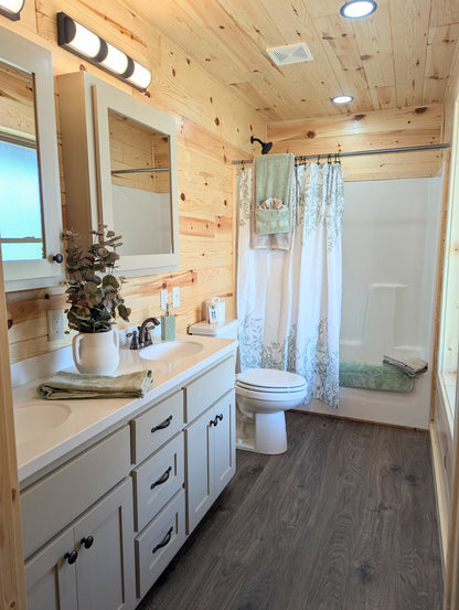 The Gatlinburg Lodge Cabin - ( WEST VIRGINIA PRICING )