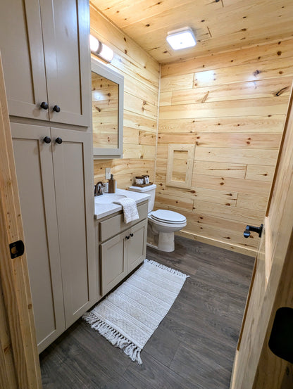 The Gatlinburg Lodge Cabin - ( MONTANA PRICING )