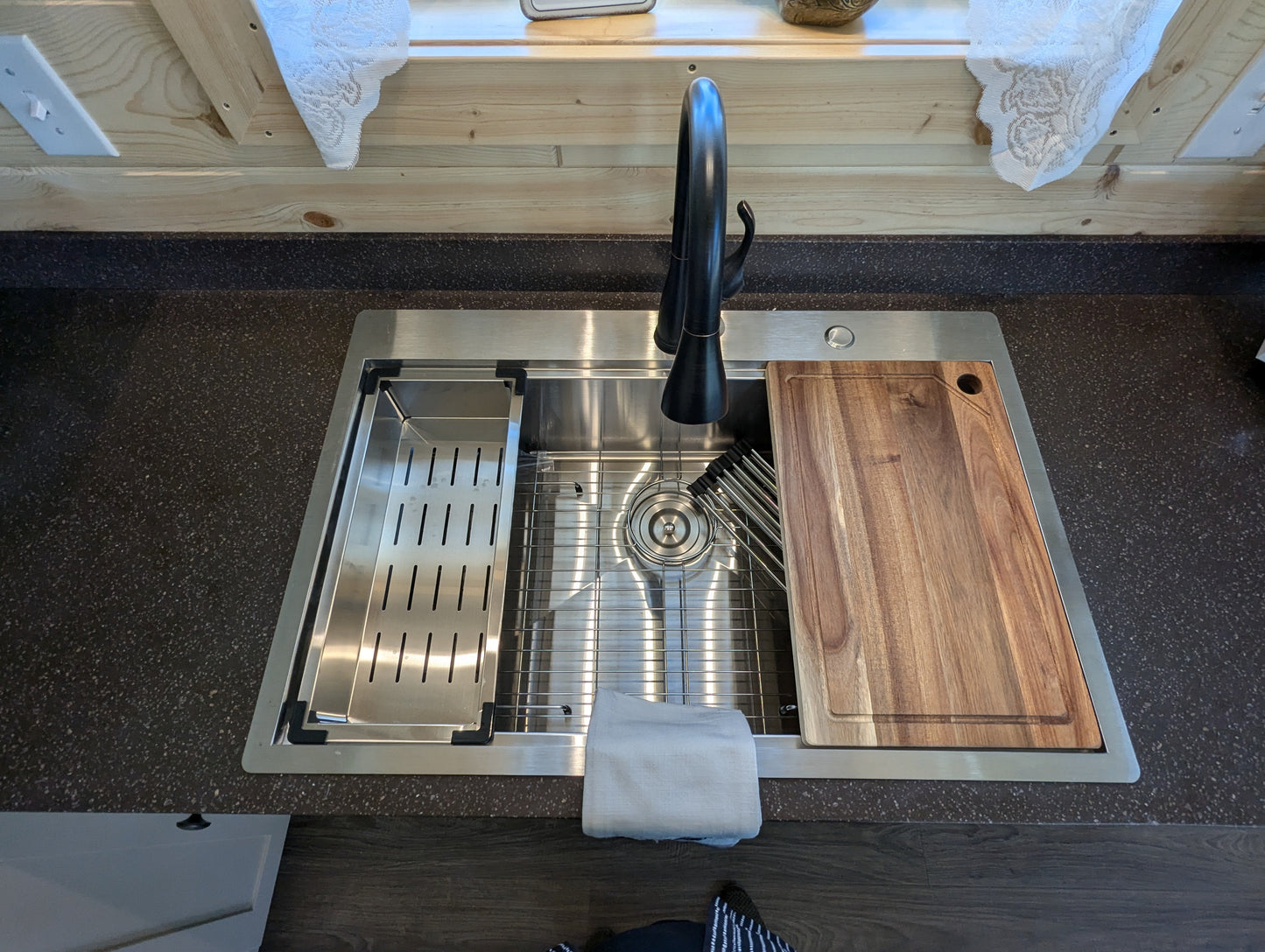 The Gatlinburg Lodge Cabin - ( ARKANSAS PRICING )