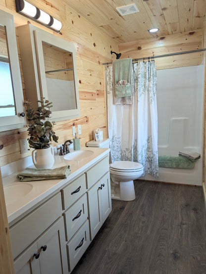 The Gatlinburg Lodge Cabin - ( OREGON PRICING )