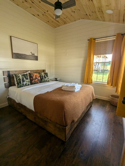 The Summer Retreat (2 bed 2 bath turnkey cabin!)