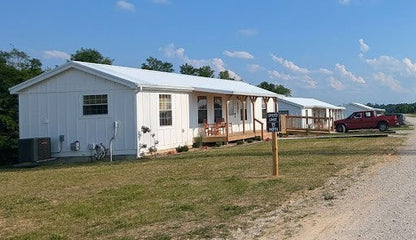 The Summer Retreat (2 bed 2 bath turnkey cabin!)