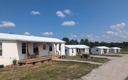 The Summer Retreat (2 bed 2 bath turnkey cabin!)
